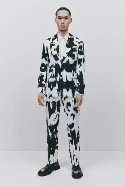 Look 16